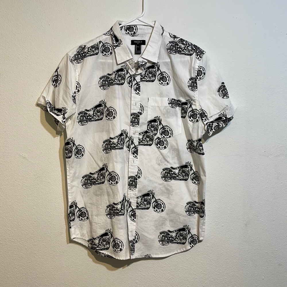Forever 21 button down shirt size small for men